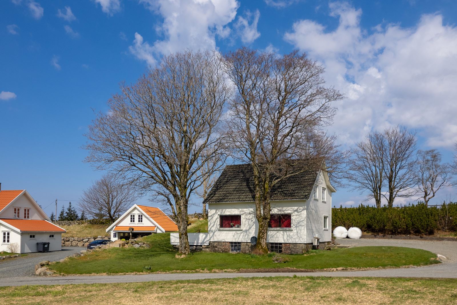 Tunet med utleiehus/kårhus