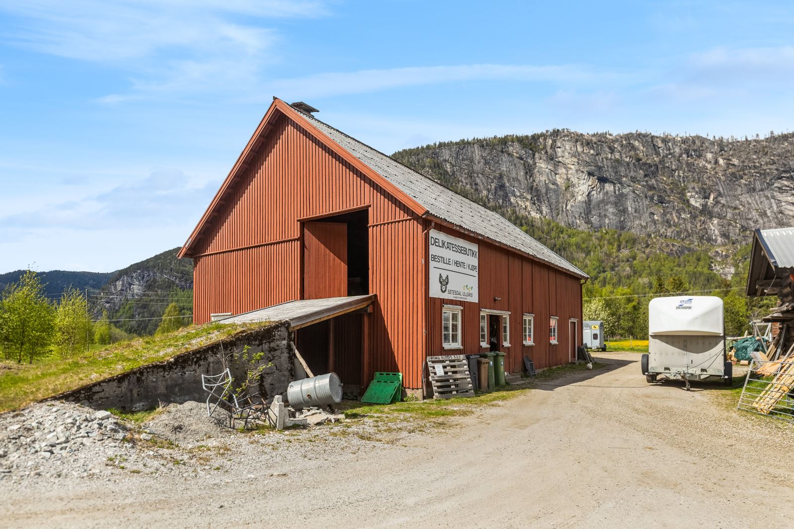 Fasade, ute og area