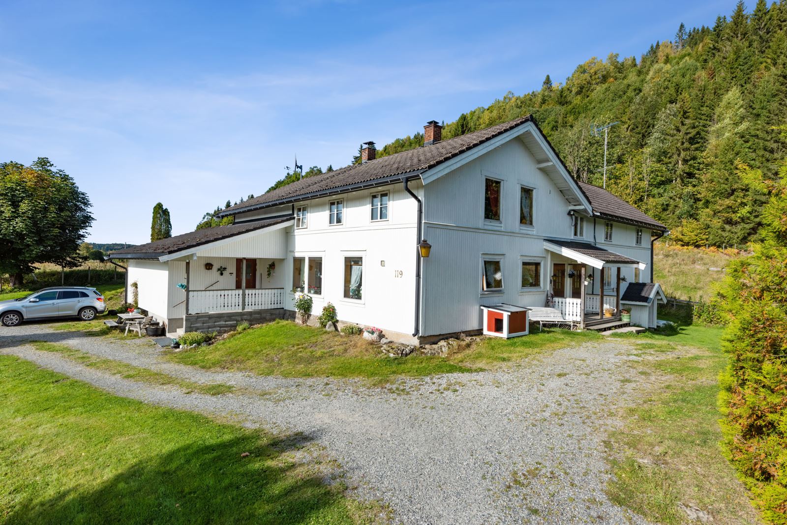 Dagens kårbolig består av 4 boenheter, med en hoveddel over to etasjer, samt 3 leiligheter
