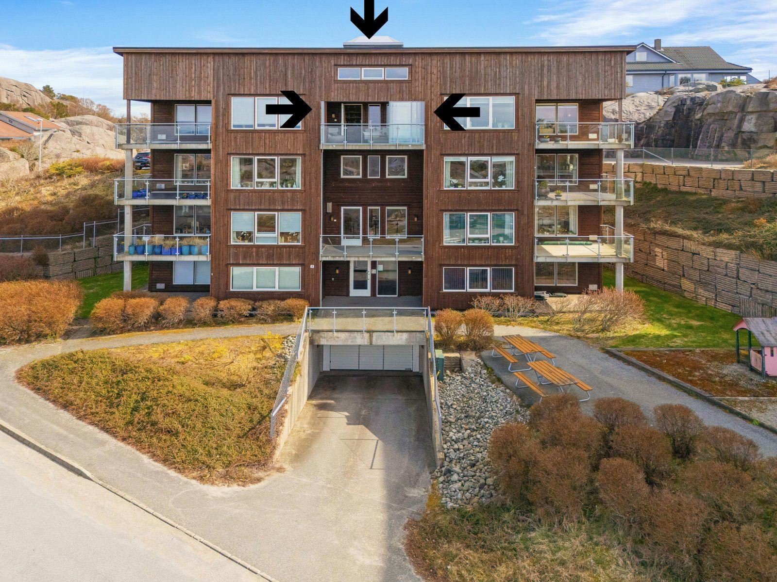 Leiligheten ligger i øverste etasje med hems og takvindu