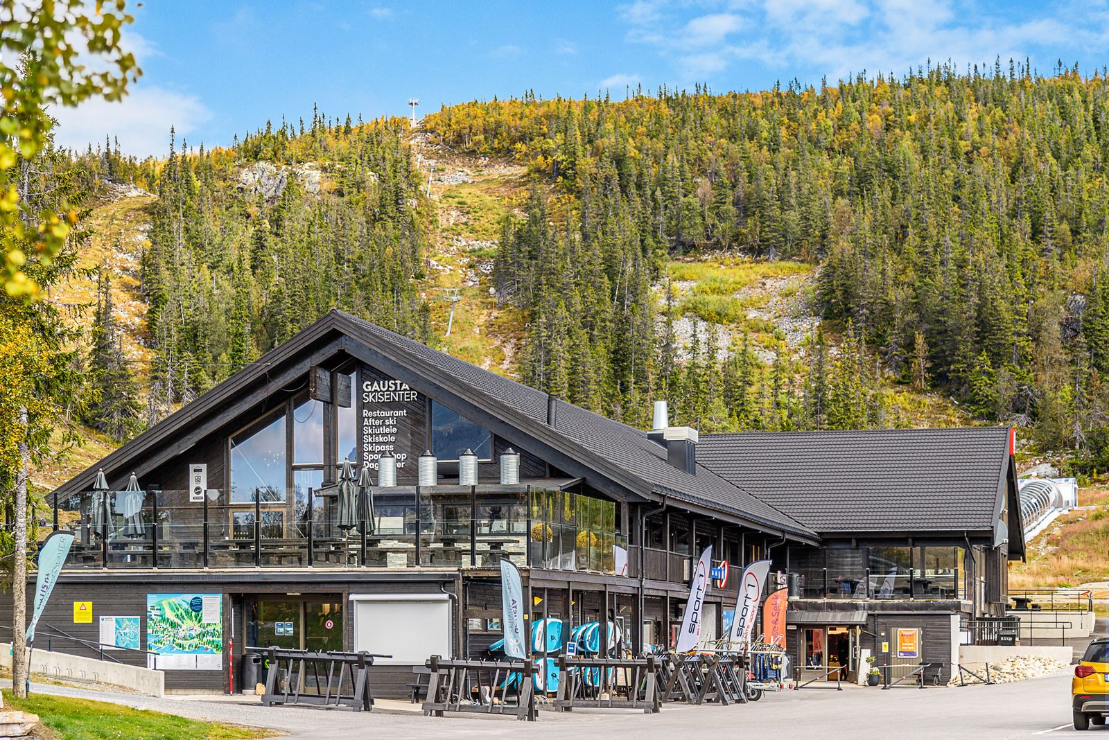 Restauranter på Stova, Gausta skisenter, skiskole og skiutleie, Sport1 og dagligvarebutikken Pose & Sekk