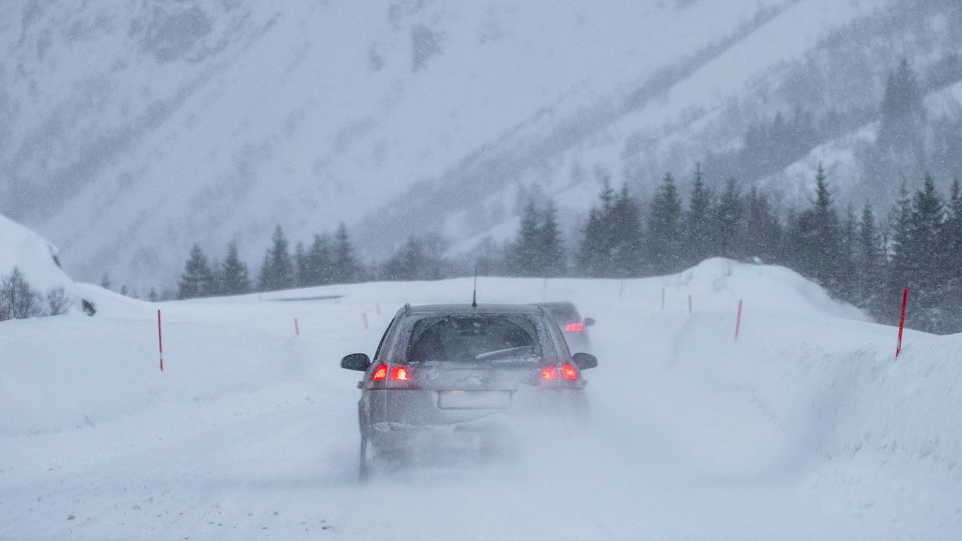 Ta deg god tid og still forberedt til vinterkjøringen (foto: istock / mumemories)