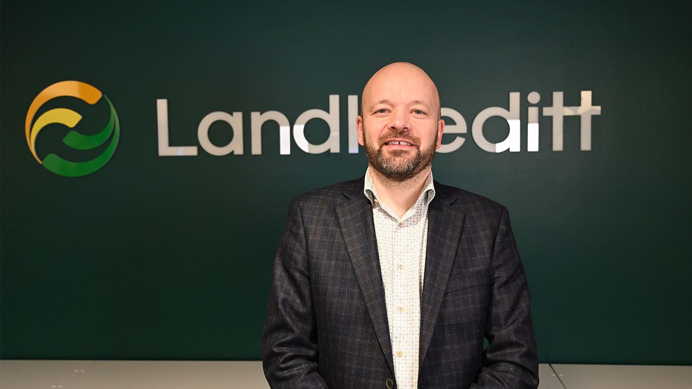 Geir Nyholt er på plass i landbruksavdelingen til Landkreditt Bank (foto: Landkreditt)