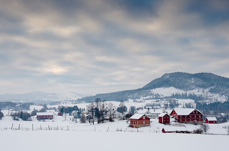 Gård i vinterlandskap